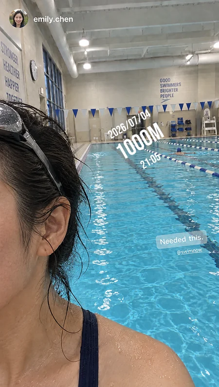 Foto am Beckenrand mit SwimNow-Daten zu einer Schwimmeinheit über 1000 m und ihrer Dauer